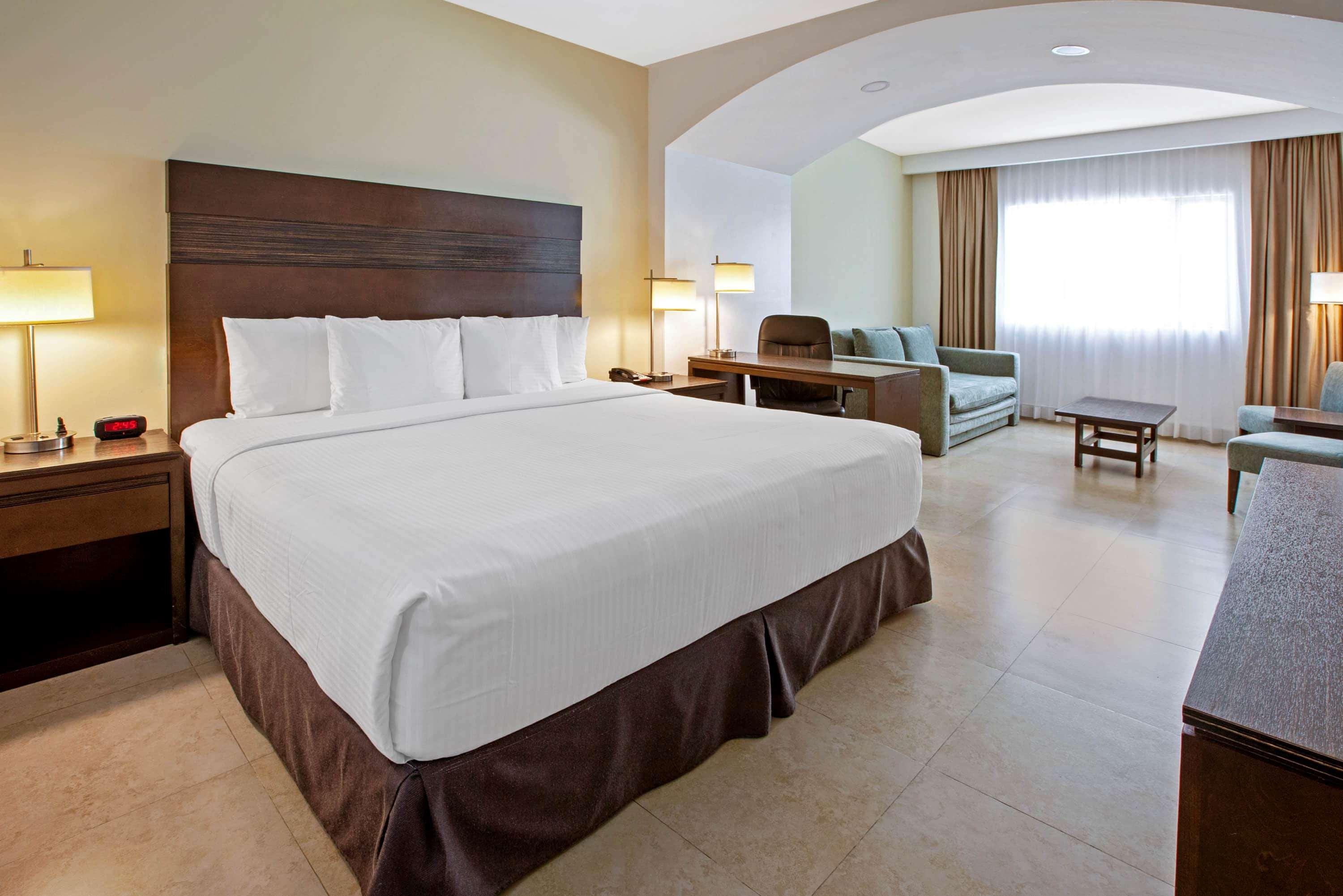 Отель Wyndham Garden Cancun Downtown Экстерьер фото