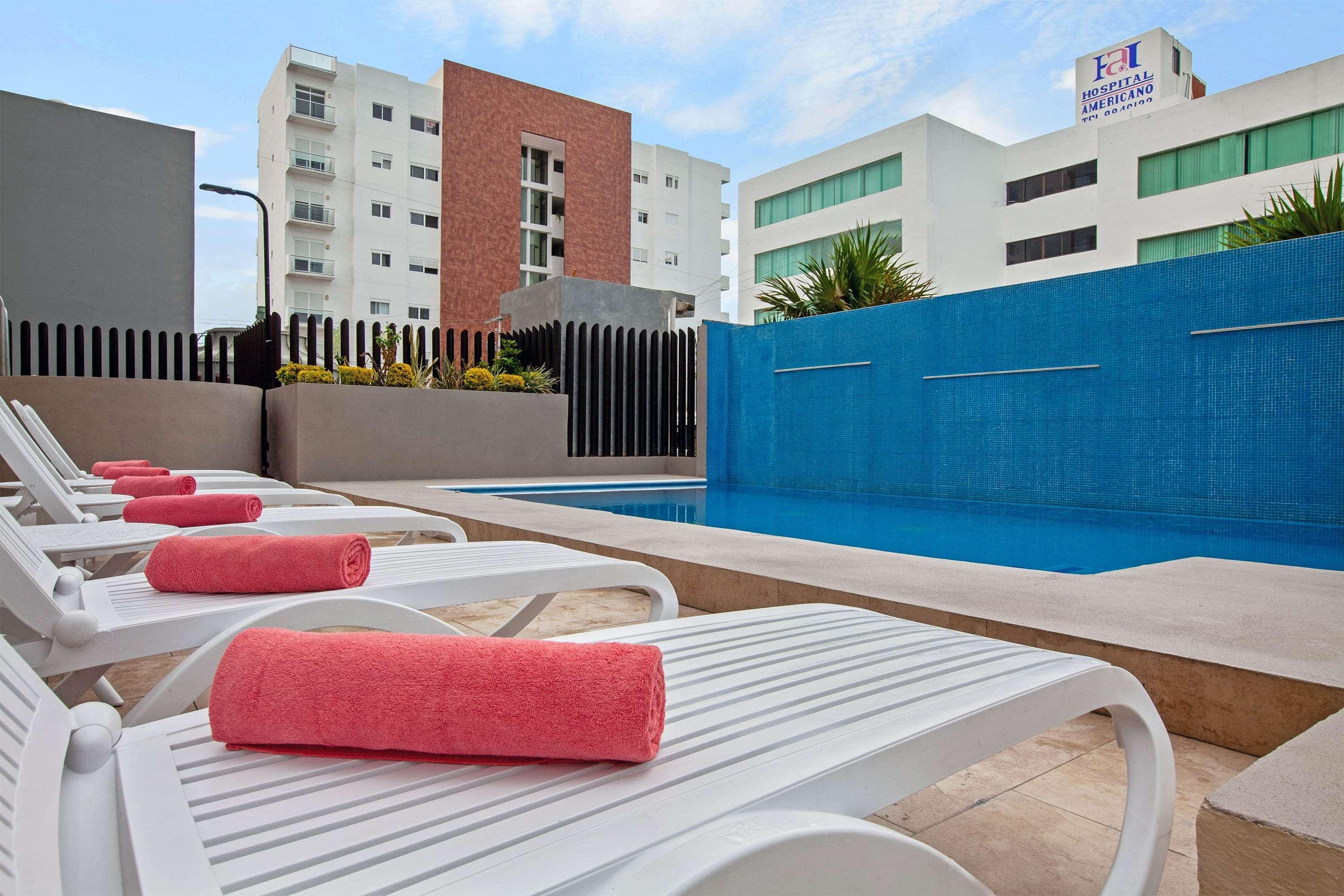 Отель Wyndham Garden Cancun Downtown Экстерьер фото