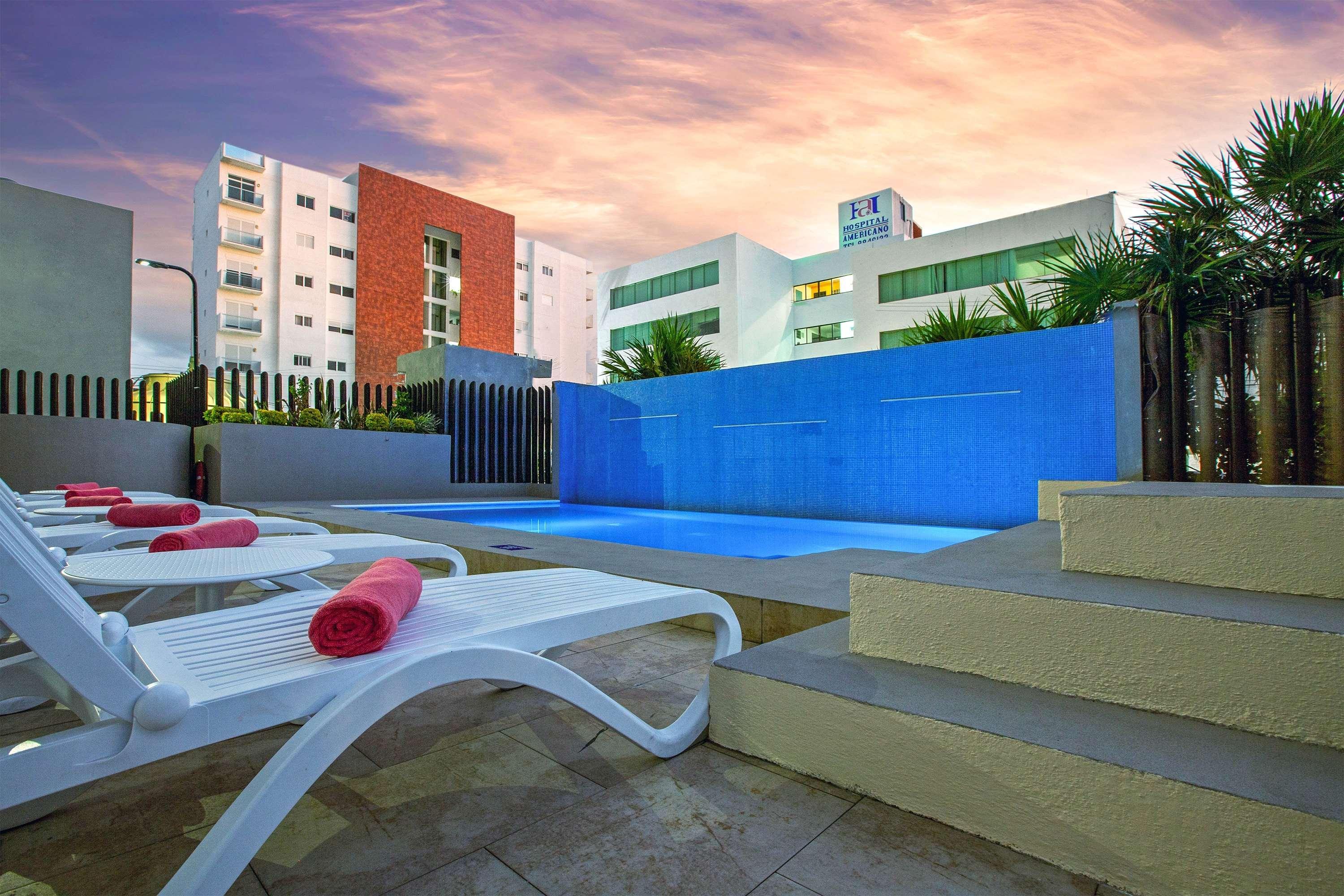 Отель Wyndham Garden Cancun Downtown Экстерьер фото