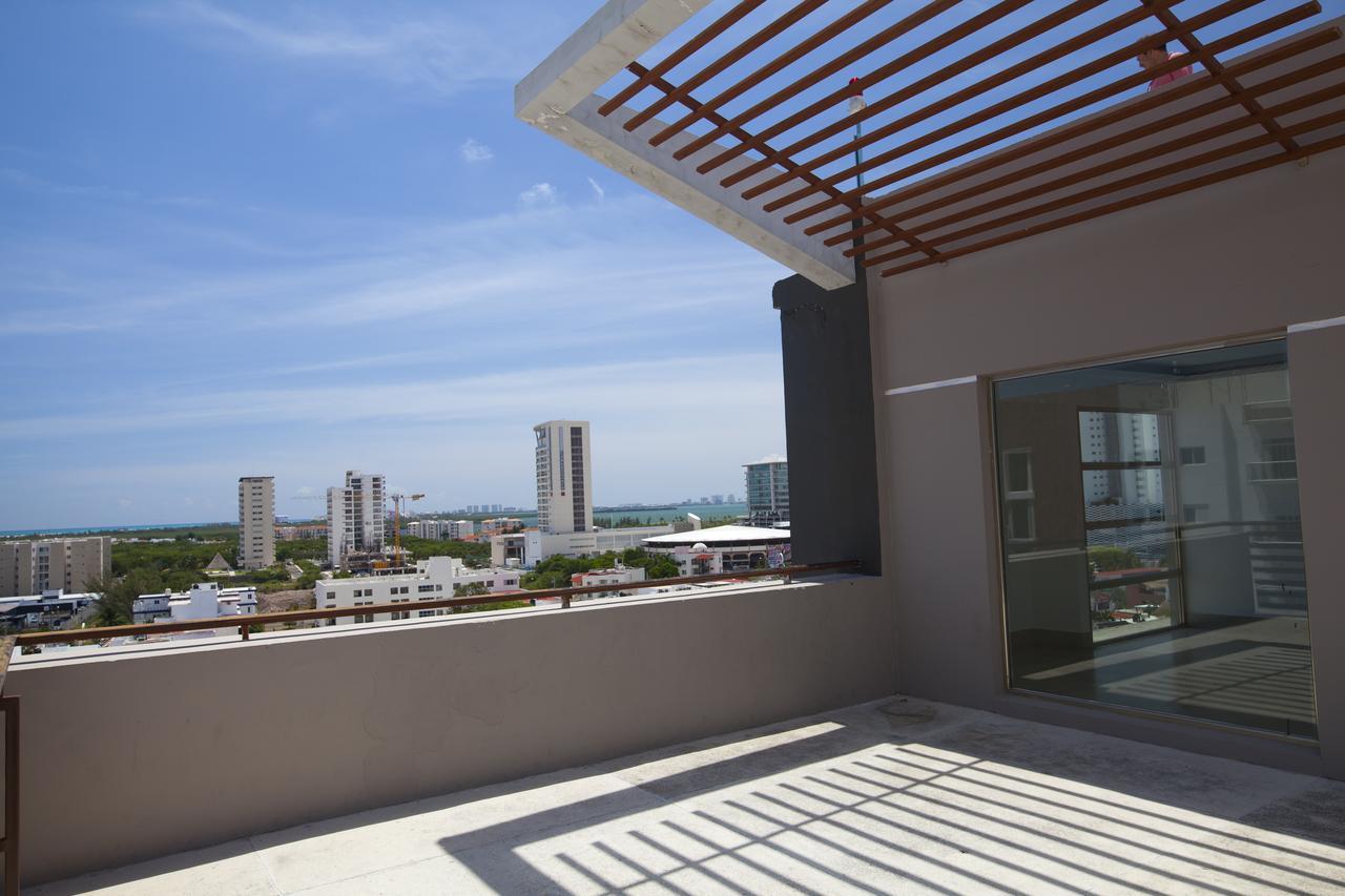 Отель Wyndham Garden Cancun Downtown Экстерьер фото